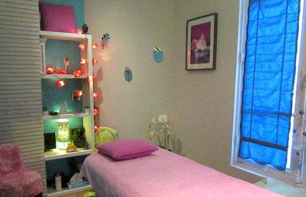 salle de massage cosy, douce et agréable